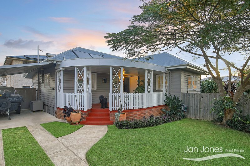 Photo - 21 Westbrook St , Woody Point QLD 4019 - Image 2