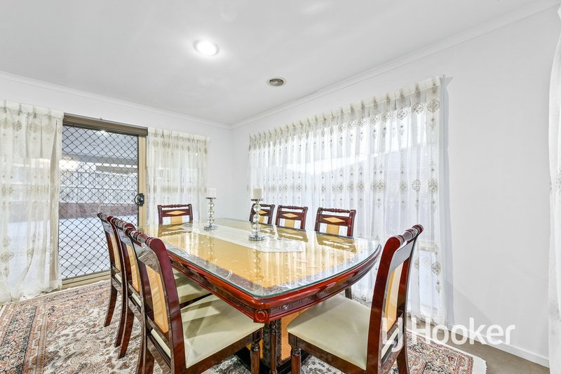 Photo - 21 Westmoreland Avenue, Cranbourne North VIC 3977 - Image 4