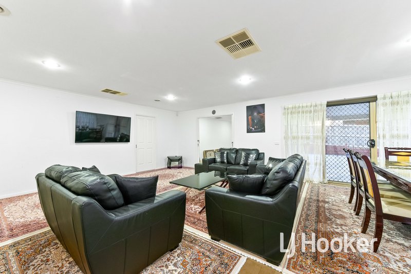 Photo - 21 Westmoreland Avenue, Cranbourne North VIC 3977 - Image 8