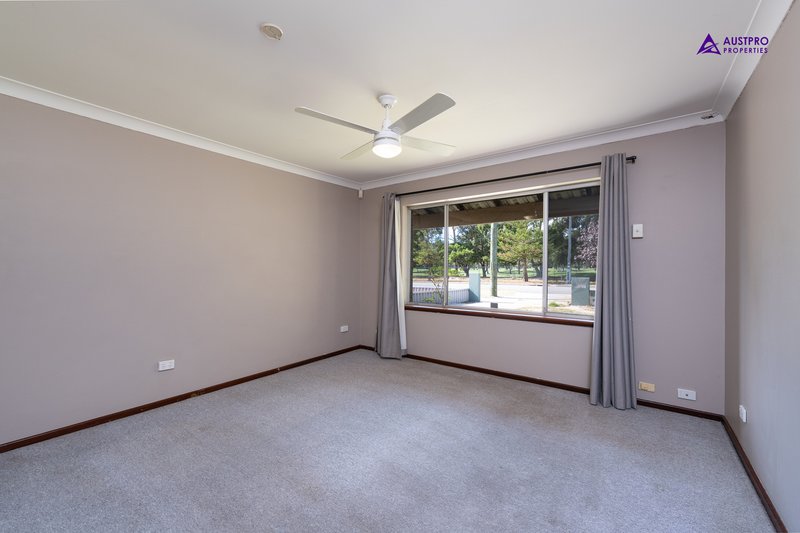 Photo - 21 Whaleback Avenue, Parkwood WA 6147 - Image 9