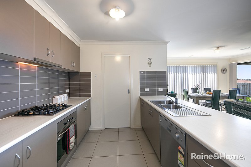 Photo - 21 Wicket Street, Sunbury VIC 3429 - Image 3