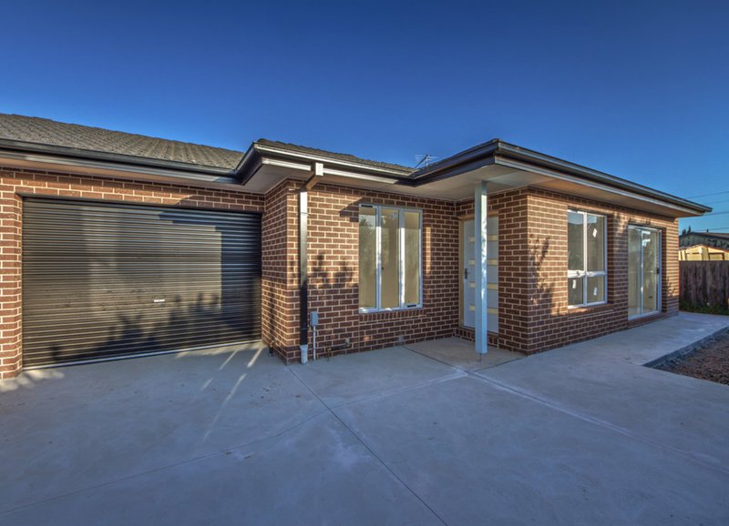 Photo - 2,1 Widnes Court, Deer Park VIC 3023 - Image 2