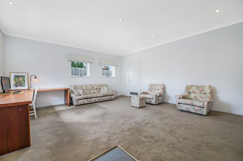 Photo - 21 Willslie Crescent, Berwick VIC 3806 - Image 13