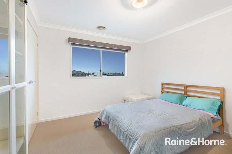 Photo - 21 Wiltshire Avenue, Cranbourne East VIC 3977 - Image 7