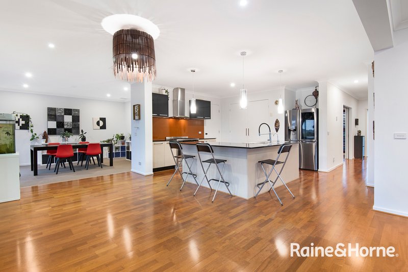 Photo - 21 Wiltshire Avenue, Cranbourne East VIC 3977 - Image 10