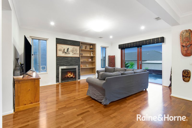 Photo - 21 Wiltshire Avenue, Cranbourne East VIC 3977 - Image 12