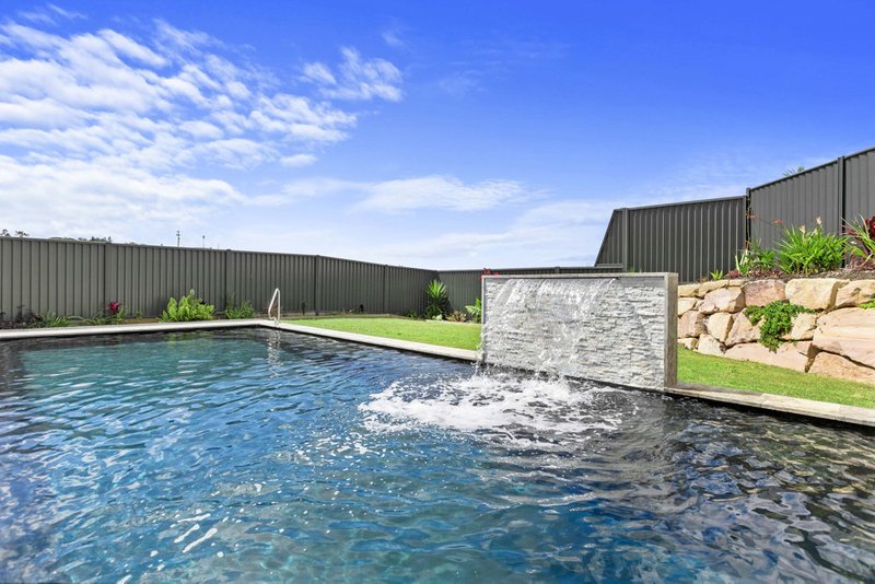 Photo - 21 Wintergreen Court, Nikenbah QLD 4655 - Image 3