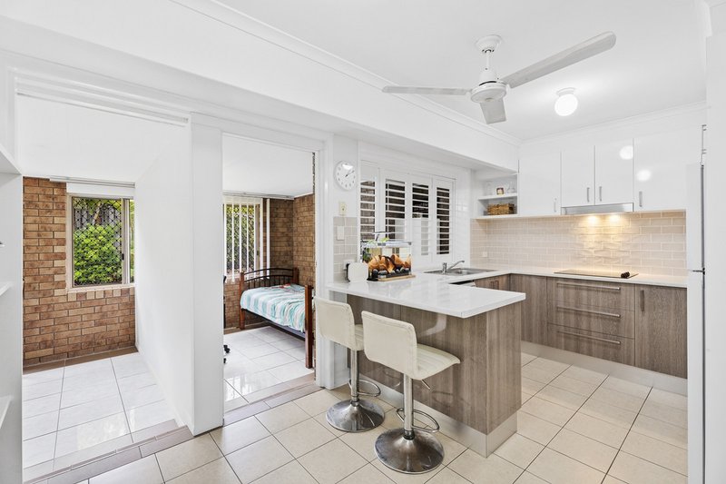 Photo - 2/1 Wirth Terrace, Highland Park QLD 4211 - Image 2