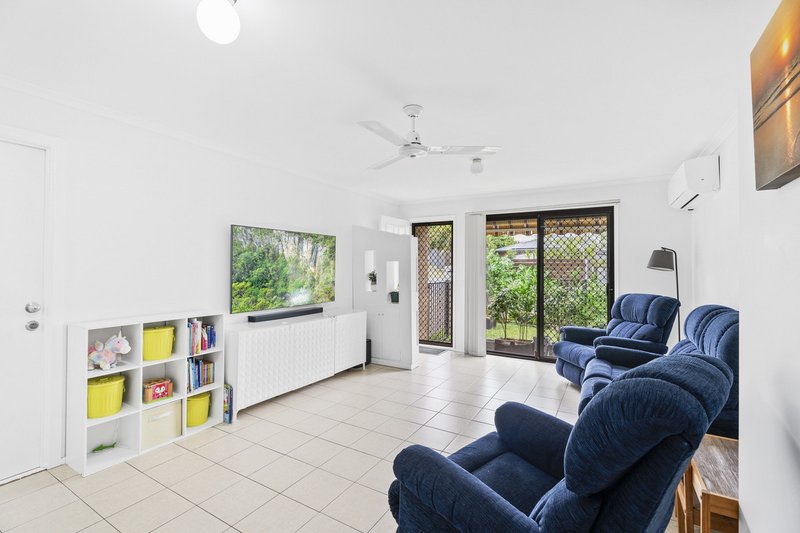 Photo - 2/1 Wirth Terrace, Highland Park QLD 4211 - Image 3