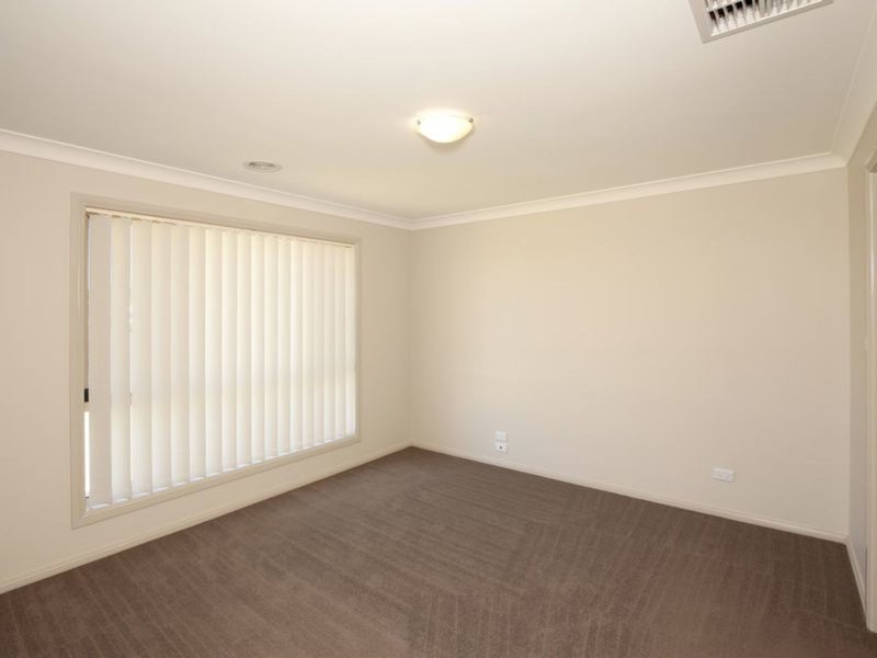 Photo - 21 Womboin Crescent, Glenfield Park NSW 2650 - Image 6