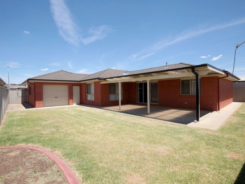 Photo - 21 Womboin Crescent, Glenfield Park NSW 2650 - Image 14