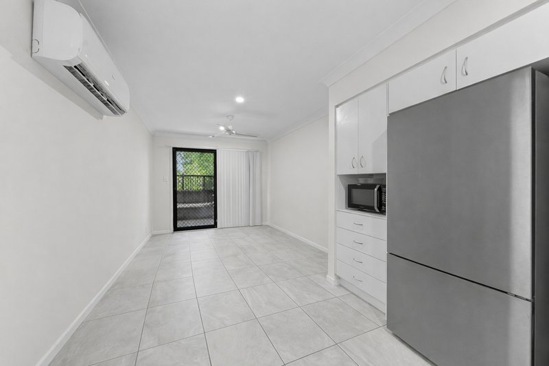 Photo - 21 Woodroffe Crescent, Redbank Plains QLD 4301 - Image 2