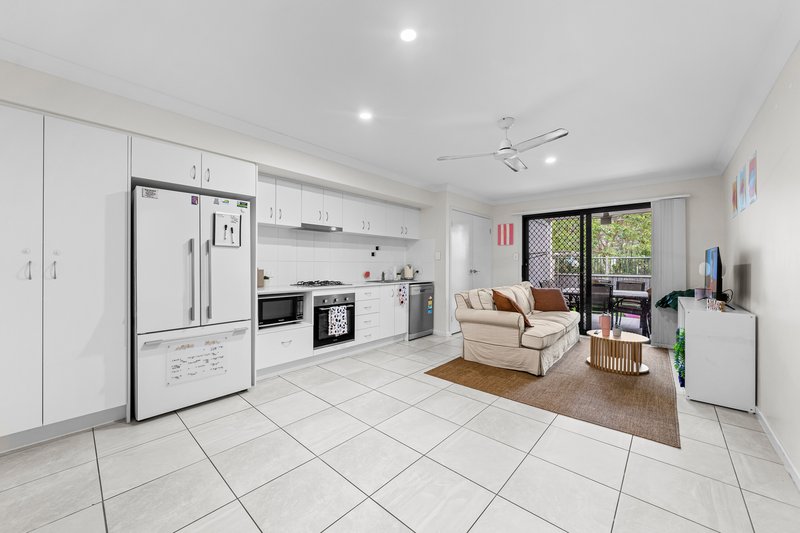 Photo - 21 Woodroffe Crescent, Redbank Plains QLD 4301 - Image 4