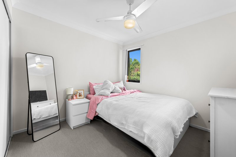 Photo - 21 Woodroffe Crescent, Redbank Plains QLD 4301 - Image 9