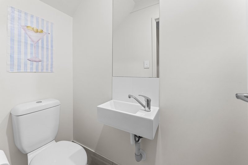 Photo - 21 Woodroffe Crescent, Redbank Plains QLD 4301 - Image 12