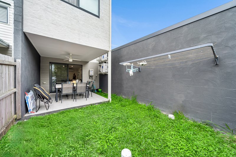 Photo - 21 Woodroffe Crescent, Redbank Plains QLD 4301 - Image 20