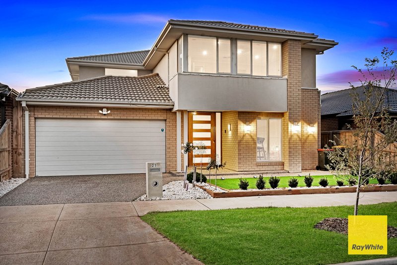 Photo - 21 Woolspinner Crescent, Wyndham Vale VIC 3024 - Image 2