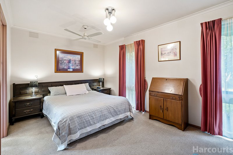 Photo - 21 Yorkminster Avenue, Wantirna VIC 3152 - Image 6