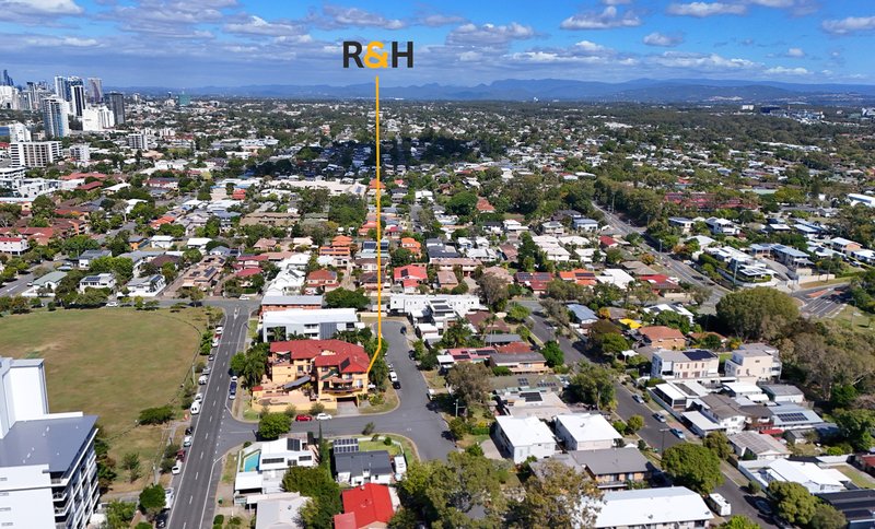 Photo - 2/10-12 Bath Street, Labrador QLD 4215 - Image 9