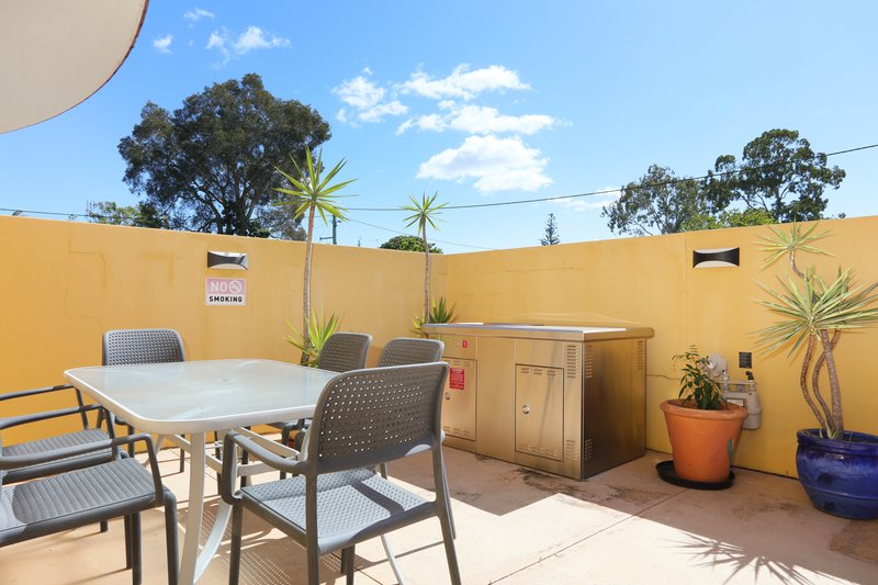Photo - 2/10-12 Bath Street, Labrador QLD 4215 - Image 14