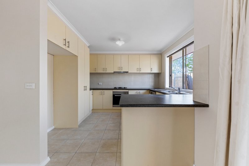 Photo - 2/10 Adam Court, Pakenham VIC 3810 - Image 3