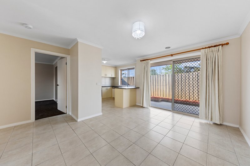 Photo - 2/10 Adam Court, Pakenham VIC 3810 - Image 5