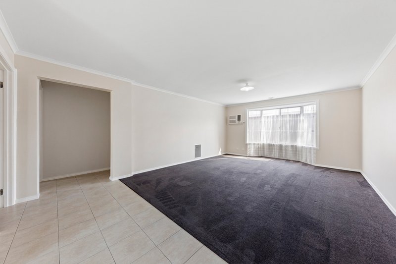 Photo - 2/10 Adam Court, Pakenham VIC 3810 - Image 7