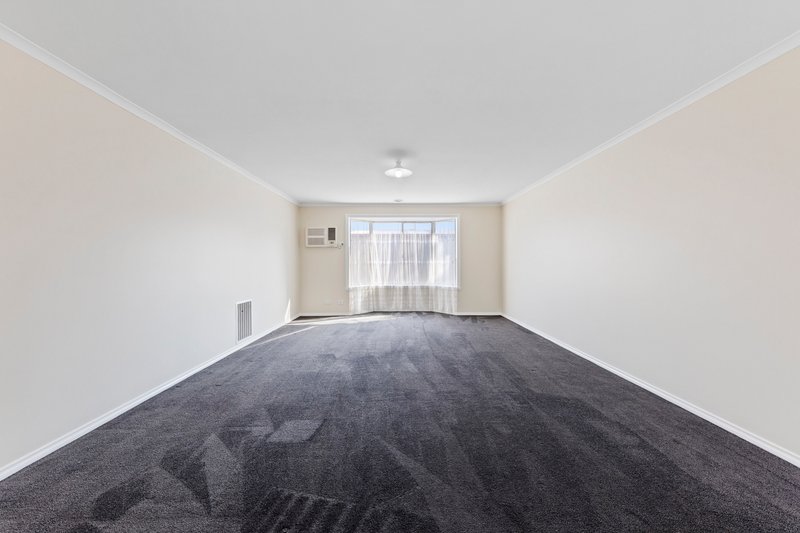 Photo - 2/10 Adam Court, Pakenham VIC 3810 - Image 10