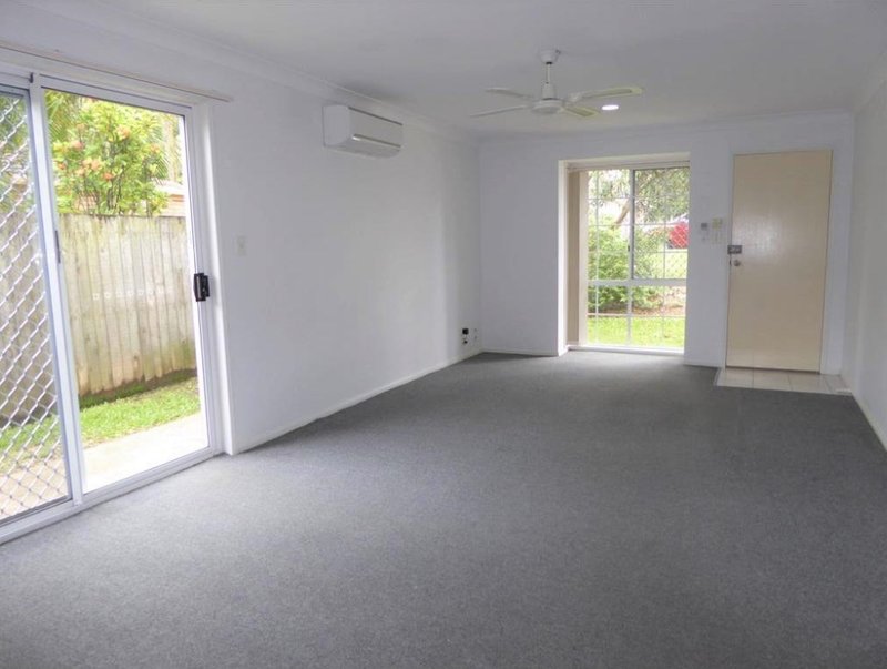 Photo - 2/10 Annette Court, Labrador QLD 4215 - Image 4