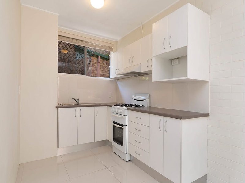 Photo - 2/10 Auburn Terrace, Indooroopilly QLD 4068 - Image 2