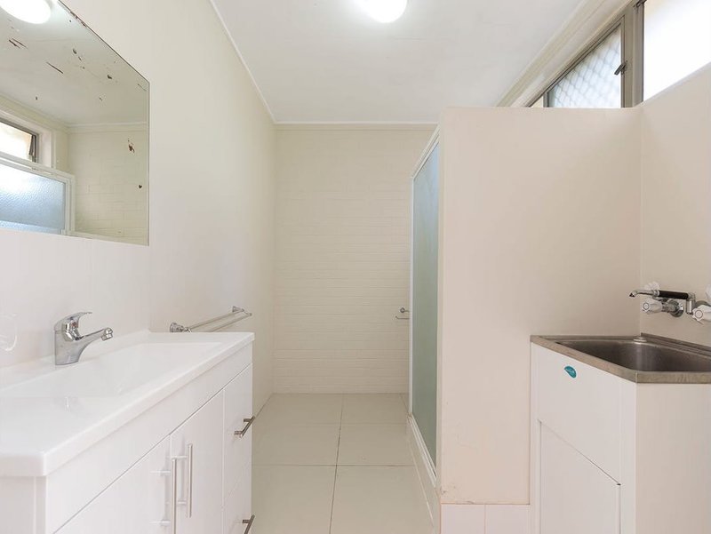 Photo - 2/10 Auburn Terrace, Indooroopilly QLD 4068 - Image 4