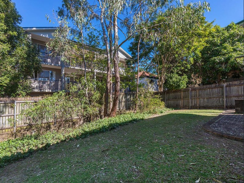 Photo - 2/10 Auburn Terrace, Indooroopilly QLD 4068 - Image 5