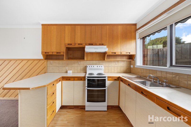 Photo - 2/10 Banksia Street, Newborough VIC 3825 - Image 5