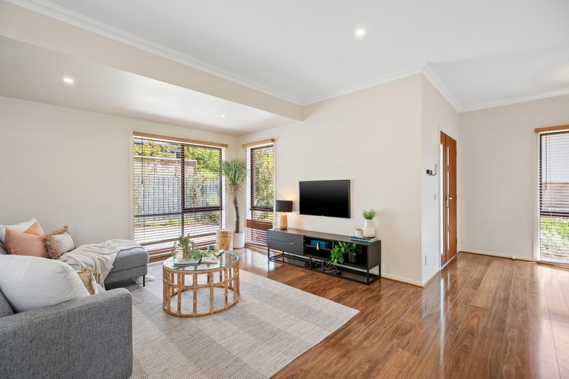 Photo - 2/10 Berry Road, Bayswater North VIC 3153 - Image 2