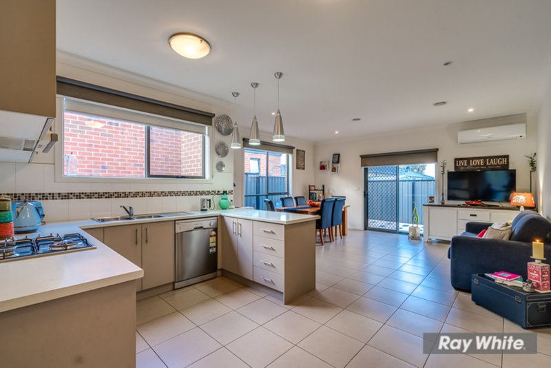 Photo - 2/10 Bonita Avenue, Tarneit VIC 3029 - Image 6