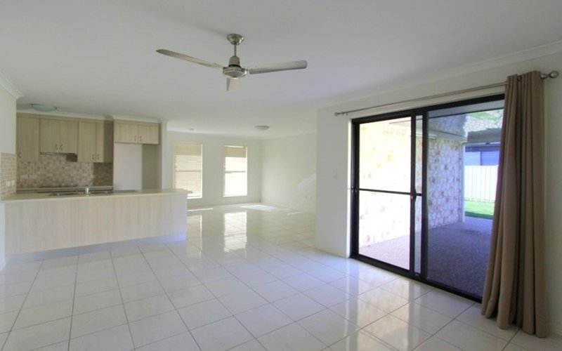 Photo - 210 Borilla Street, Emerald QLD 4720 - Image 2