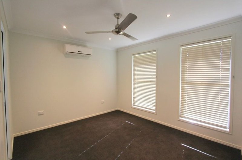 Photo - 210 Borilla Street, Emerald QLD 4720 - Image 5
