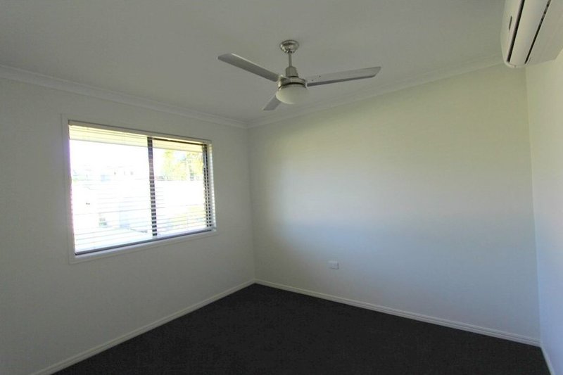 Photo - 210 Borilla Street, Emerald QLD 4720 - Image 6