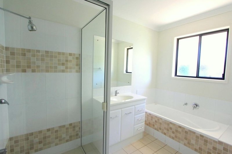 Photo - 210 Borilla Street, Emerald QLD 4720 - Image 8