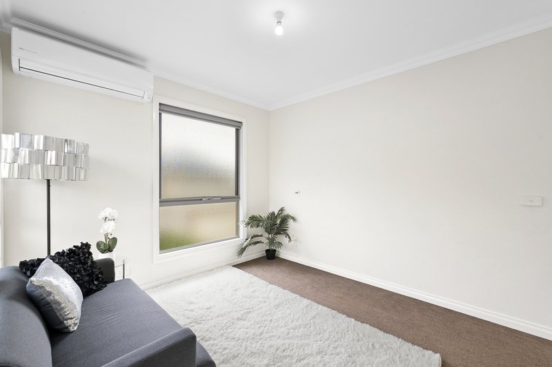 Photo - 2/10 Brown Street, Lilydale VIC 3140 - Image 6