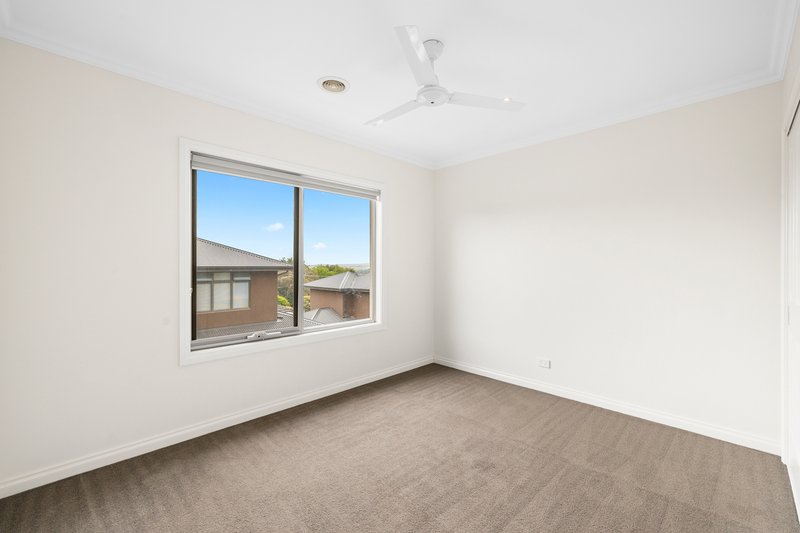 Photo - 2/10 Brown Street, Lilydale VIC 3140 - Image 11