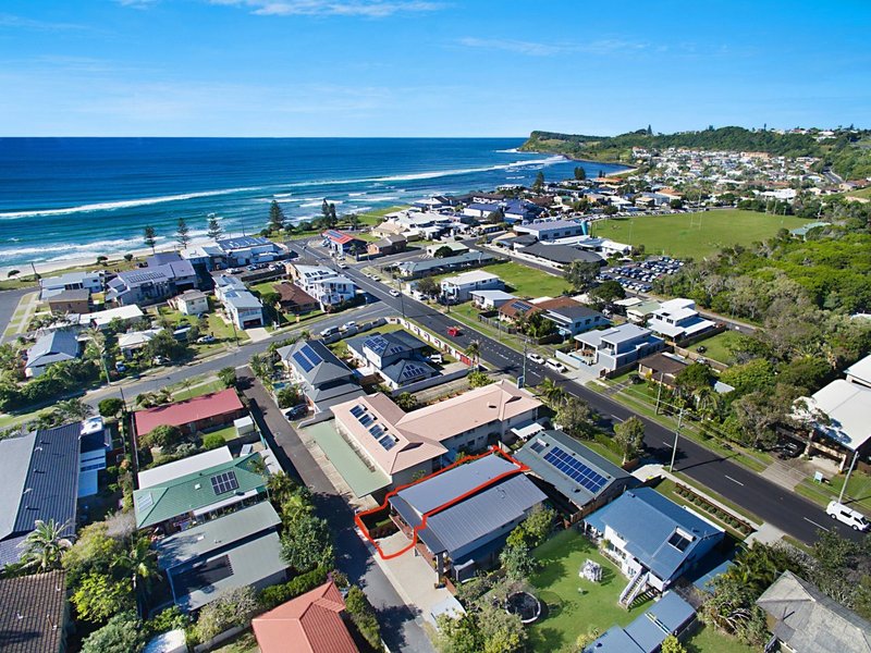 Photo - 2/10 Byron Street, Lennox Head NSW 2478 - Image 6