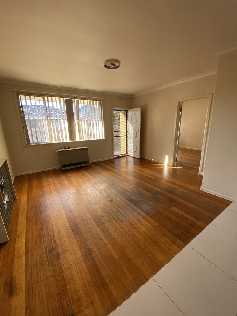 Photo - 2/10 Canberra Avenue, Dandenong VIC 3175 - Image 5