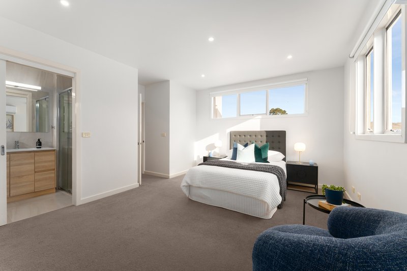 Photo - 2/10 Capon Street, Malvern East VIC 3145 - Image 8