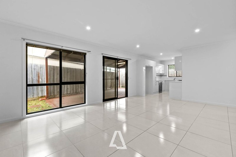 Photo - 2/10 Corsican Street, Frankston North VIC 3200 - Image 4