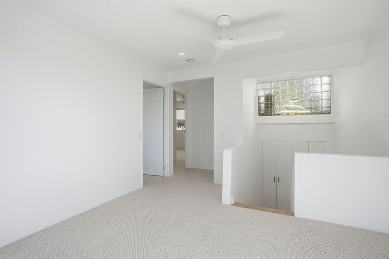 Photo - 2/10 Dandaloo Drive, Currumbin QLD 4223 - Image 11