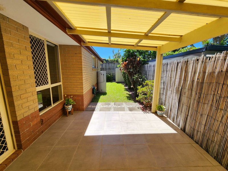 Photo - 2/10 Dauphin Crescent, Merrimac QLD 4226 - Image 10