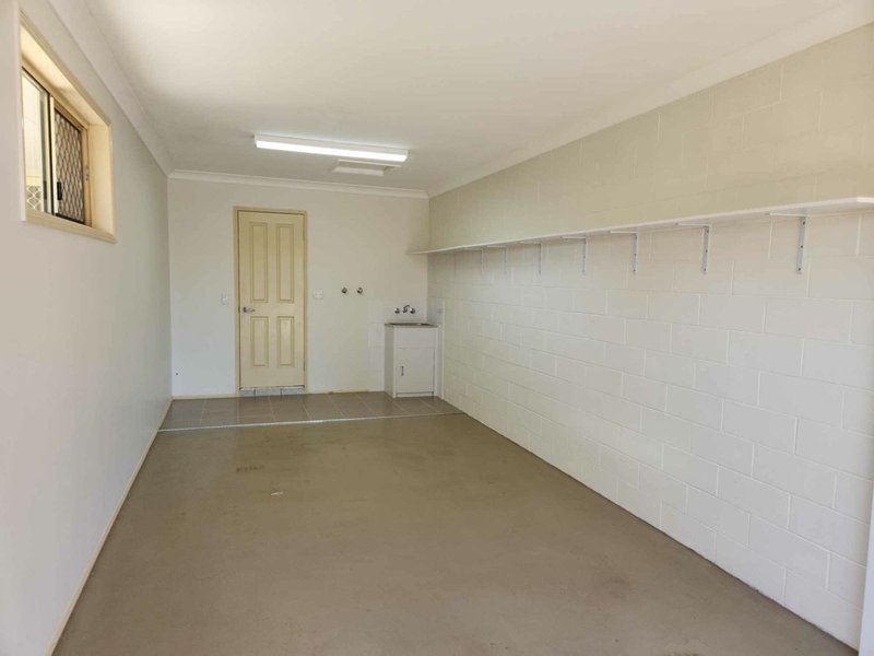 Photo - 2/10 Dauphin Crescent, Merrimac QLD 4226 - Image 12