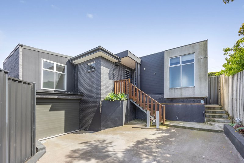 2/10 Dorrington Avenue, Reservoir VIC 3073