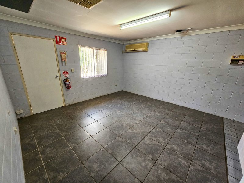 Photo - 2/10 Duchess Road, Mount Isa QLD 4825 - Image 4